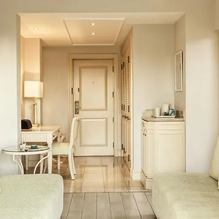 Aphrodite Hills And Resort 5*