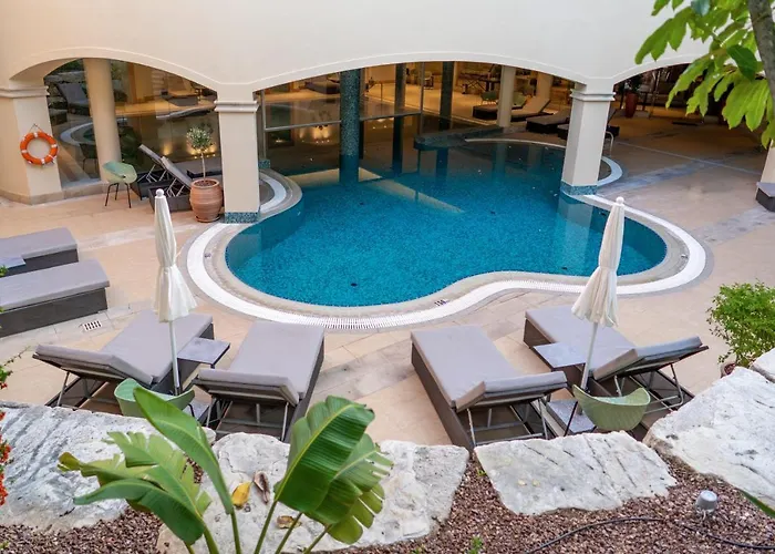 Aphrodite Hills And Θέρετρο Κούκλια