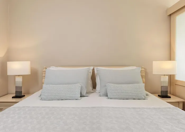 Aphrodite Hills And Κούκλια