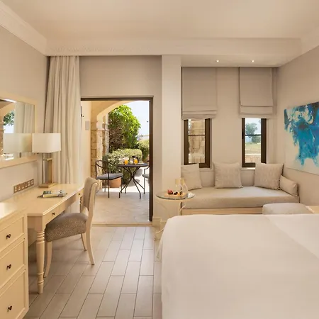 Aphrodite Hills And منتجع 5*