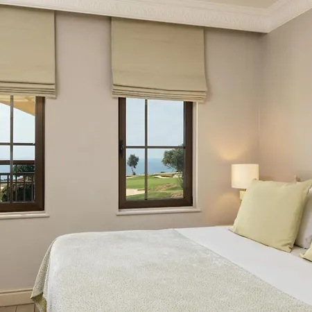 Aphrodite Hills And منتجع 5*