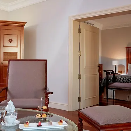 Aphrodite Hills And Resort 5*