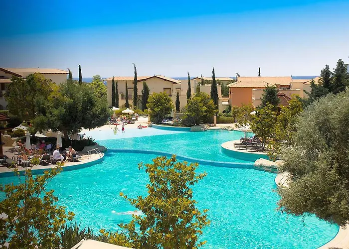 Aphrodite Hills And Semesteranläggning (resort)