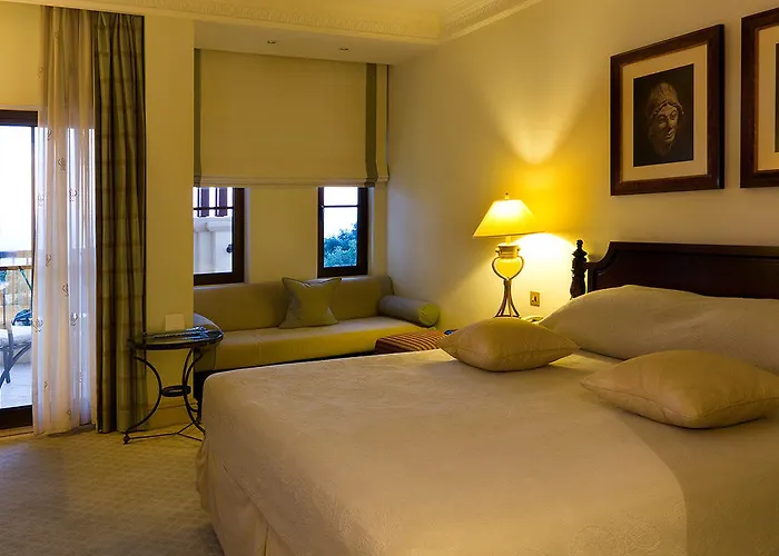 Aphrodite Hills And Semesteranläggning (resort)