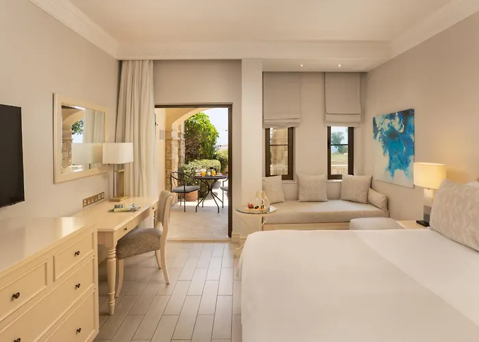 Aphrodite Hills And Semesteranläggning (resort) 5*