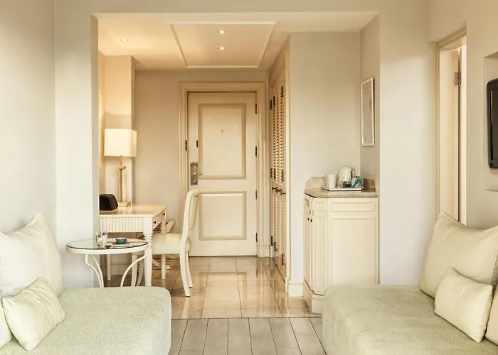 Aphrodite Hills And Semesteranläggning (resort) 5*