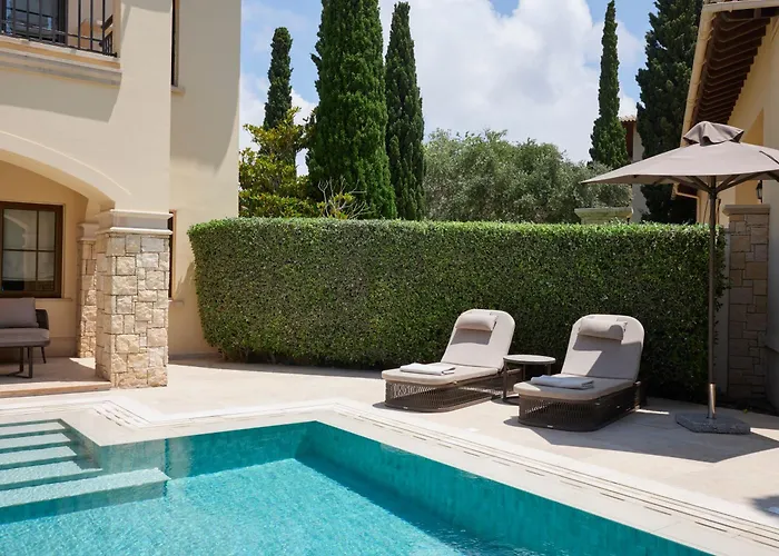 Aphrodite Hills And Semesteranläggning (resort)