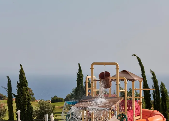 Aphrodite Hills And Θέρετρο