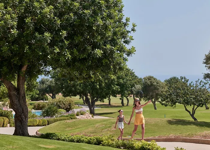 Aphrodite Hills And Semesteranläggning (resort)