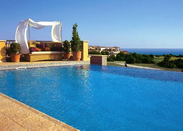 Aphrodite Hills And Semesteranläggning (resort)